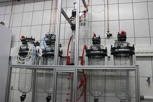 Flüssig-Flüssig Gegenstromextraktionskolonne Bild einer Flüssig-Extraktionskolonne